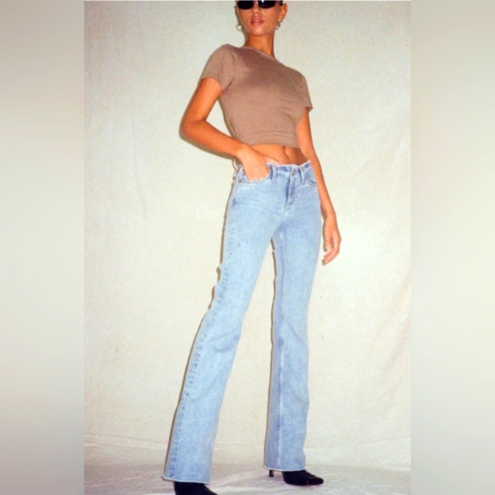 Y2K LondonJean Light Wash Frayed Hems Denim